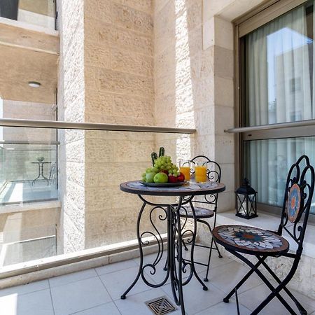Luxury One-Bedroom Apartment/Parking In City Center Yerusalem Bagian luar foto