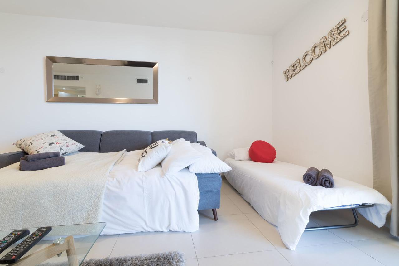 Luxury One-Bedroom Apartment/Parking In City Center Yerusalem Bagian luar foto