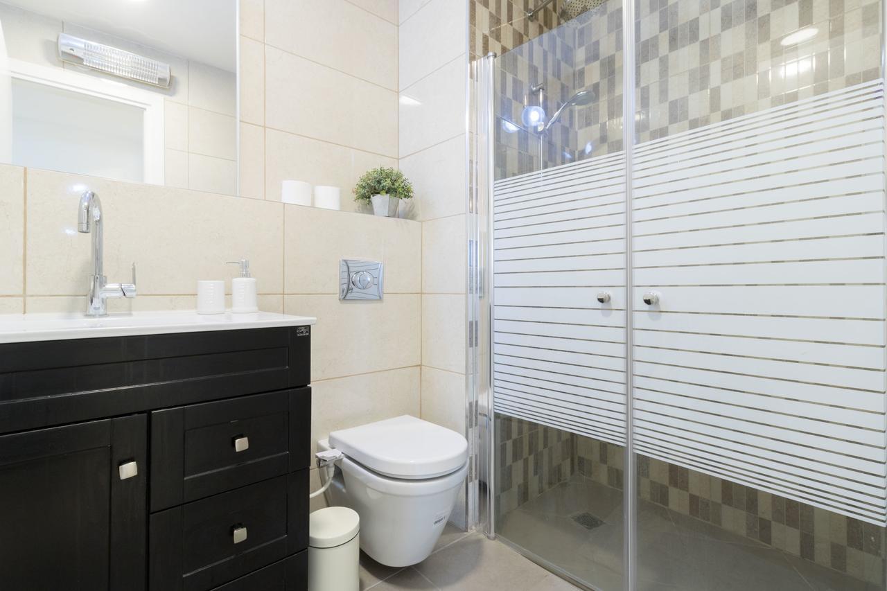 Luxury One-Bedroom Apartment/Parking In City Center Yerusalem Bagian luar foto