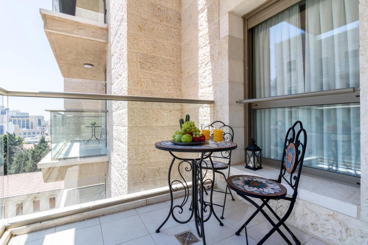Luxury One-Bedroom Apartment/Parking In City Center Yerusalem Bagian luar foto