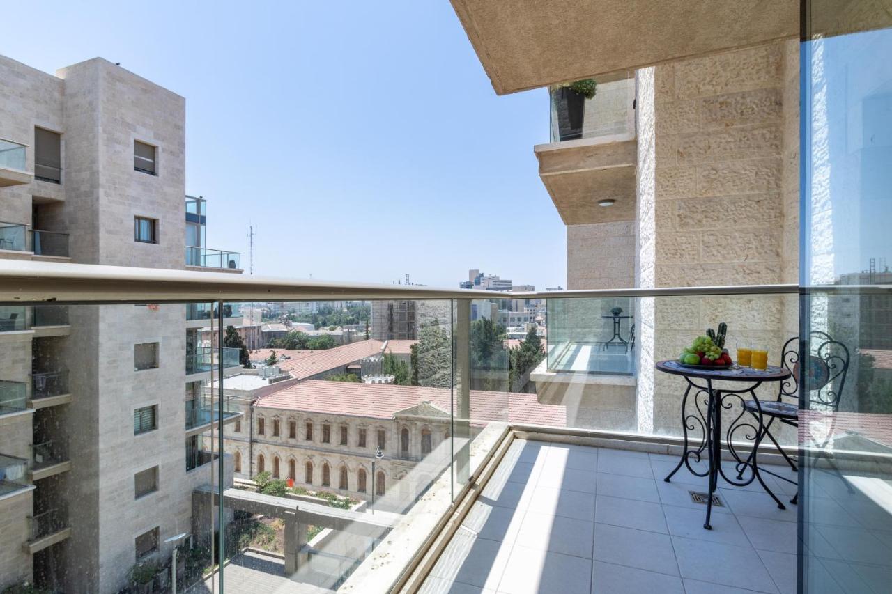 Luxury One-Bedroom Apartment/Parking In City Center Yerusalem Bagian luar foto